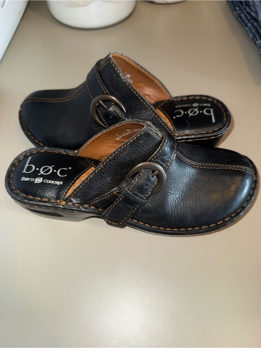 b.ø.c. Born Concept Black Leather Buckle Clogs / Mules – Size 7